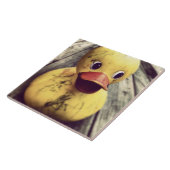 黄色のゴムダッキー（アヒルちゃん）が汚れでおおわれている！ タイル (側面)