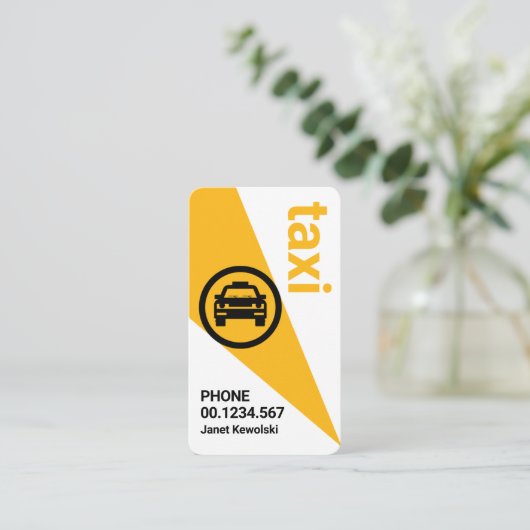 黄色のタクシー車のスポットライトのタクシー運転手 名刺 (スタンド正面)