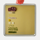 黄色のタルタルステーキのための原料 メタルオーナメント (正面)