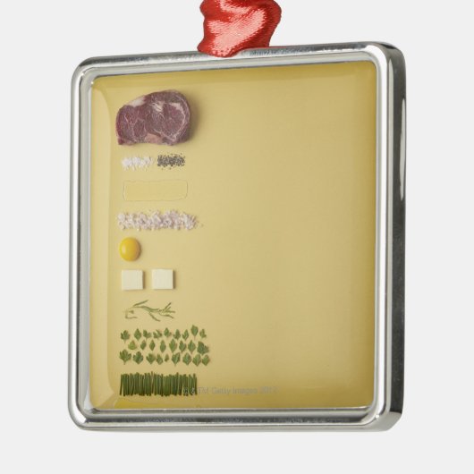 黄色のタルタルステーキのための原料 メタルオーナメント (左)