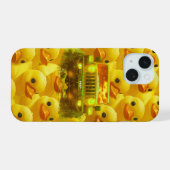 黄色のダッキー4x4オフロード電話ケース iPhone 15ケース (裏面横)