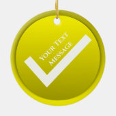 黄色のチェックマーク記号クリスマス セラミックオーナメント (裏面)