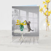 黄色のチューリップ名の日付の猫 カード (黄色い花)