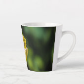 黄色のチューリップ カフェラテマグ (右)