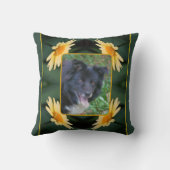 黄色のデイジーフラワーフレーム自分の写真を作成 クッション (裏面)