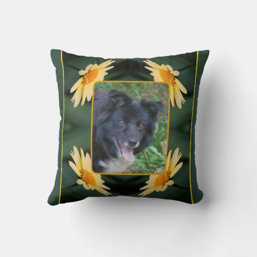黄色のデイジーフラワーフレーム自分の写真を作成 クッション (裏面)