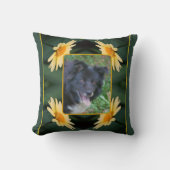 黄色のデイジーフラワーフレーム自分の写真を作成 クッション (正面)