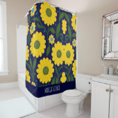 黄色のデイジー青の背景の花のパターン シャワーカーテン (インサイチュ)