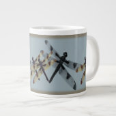 黄色のトンボか青または茶色 ジャンボコーヒーマグカップ (正面右)