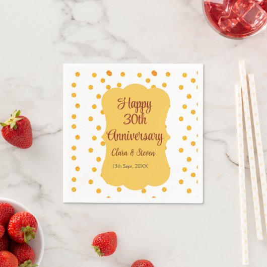 黄色のドットがきらきらと光る、幸せな30周年結婚記念日 スタンダードカクテルナプキン (インサイチュ)