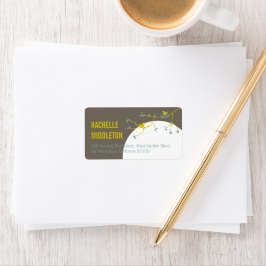 黄色のネスティングバードファミリーベビーシャワーアドレス ラベル (インサイチュ)