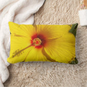 黄色のハイビスカスの花 ランバークッション (ブランケット)