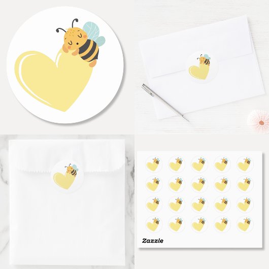 黄色のハートと眠る可愛いベビー(昆虫)マルハナバチ ラウンドシール