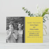 黄色のバイナリーコード写真 Save the Date 招待状 (スタンド正面)