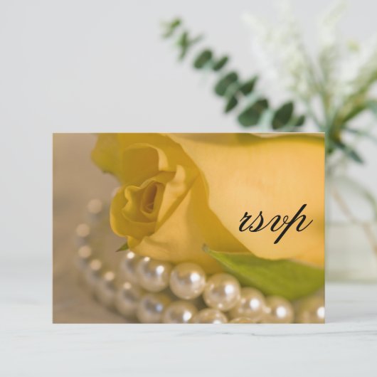 黄色のバラと白の真珠の結婚式RSVPカード 出欠カード (スタンド正面)