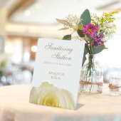 黄色のバラのフローラCovidの結婚Peitizing 台座サイン