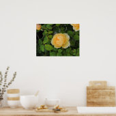 黄色のバラのプリントに落ちる雨滴 ポスター (キッチン)