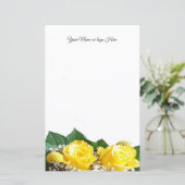 黄色のバラの文パーソナライズされた房具 (スタンド正面)