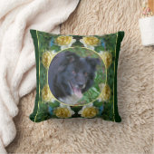 黄色のバラの花のフレーム自分の写真を作成 クッション (ブランケット)