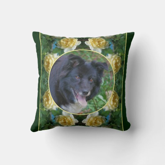 黄色のバラの花のフレーム自分の写真を作成 クッション (裏面)