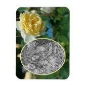 黄色のバラの花のフレーム自分の写真を作成 マグネット (縦)