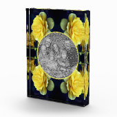 黄色のバラの花の開花フレームを追加 フォトブロック (右)