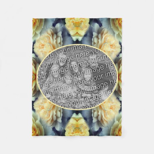 黄色のバラの雨滴フレーム自分の写真を追加 フリースブランケット (正面)