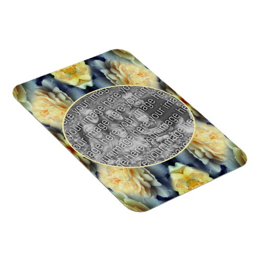 黄色のバラの雨滴フレーム自分の写真を追加 マグネット (右側)