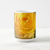 黄色のバラパーソナライズされた コーヒーマグカップ (中央)