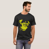 黄色のパグ 赤背景 Tシャツ (正面フル)