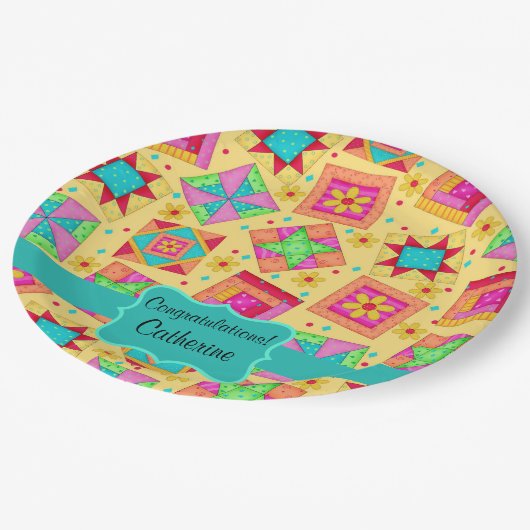 黄色のパッチワークキルトブロック名おめでとうございます ペーパープレート (アングル)