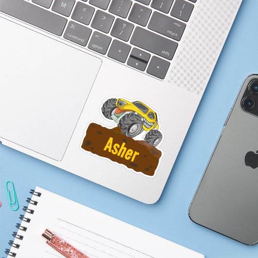 黄色のパーソナライズされたモンスタートラック名ラベル シール (ノートパソコンとiPhone)