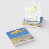 黄色のビーチの傘と素朴な椅子 ストーンコースター (横)