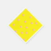 黄色のピンクの水玉模様 スタンダードカクテルナプキン (角)