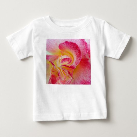 黄色のピンクの花弁 ベビーTシャツ (正面)