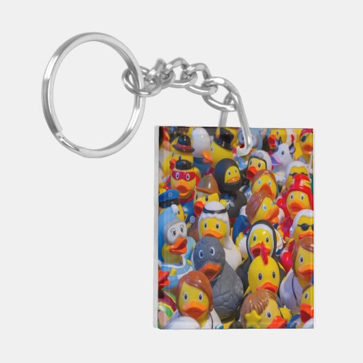 黄色のファンシープラスチックのアヒルを着た キーホルダー (正面左)