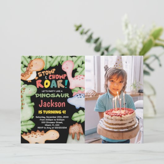 黄色のブルーブラック恐竜の誕生日と写真 招待状 (スタンド正面)