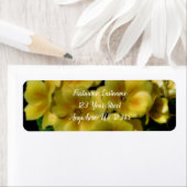 黄色のプリムローズフラワーオートンエフェクトアドレス ラベル (インサイチュ)