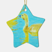 黄色のベビーガチョウと淡青色の水 セラミックオーナメント (左)