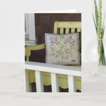 黄色のベンチと枕 – マーサのブドウ畑