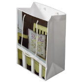 黄色のベンチと枕 – マーサのブドウ畑 ミディアムペーパーバッグ (正面アングル)