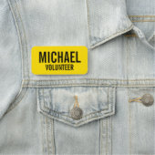 黄色のボランティアバッジ(名前をカスタムする) 名札 (インサイチュ)