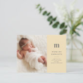 黄色のモノグラム1 – 写真新生児の発表 ポストカード (スタンド正面)