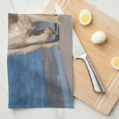 黄色のラブラドールビーチ キッチンタオル (四つ折り)