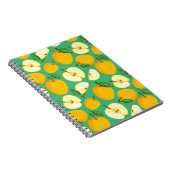 黄色のリンゴ：ジューシーな水の色パターン。 ノートブック (右側)