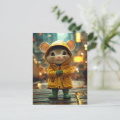 黄色のレインスーツを着たかわいいネズミ ポストカード (スタンド正面)