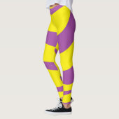 黄色のレギンスが紫のズボンを伸ばストライプす レギンス (左)