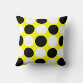 黄色のレトロの黒く及び白い水玉模様 クッション (裏面)