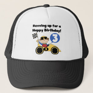黄色のレースカーの第3誕生日のTシャツおよびギフト キャップ