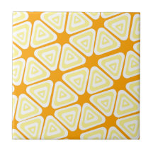 黄色の三角形パターン